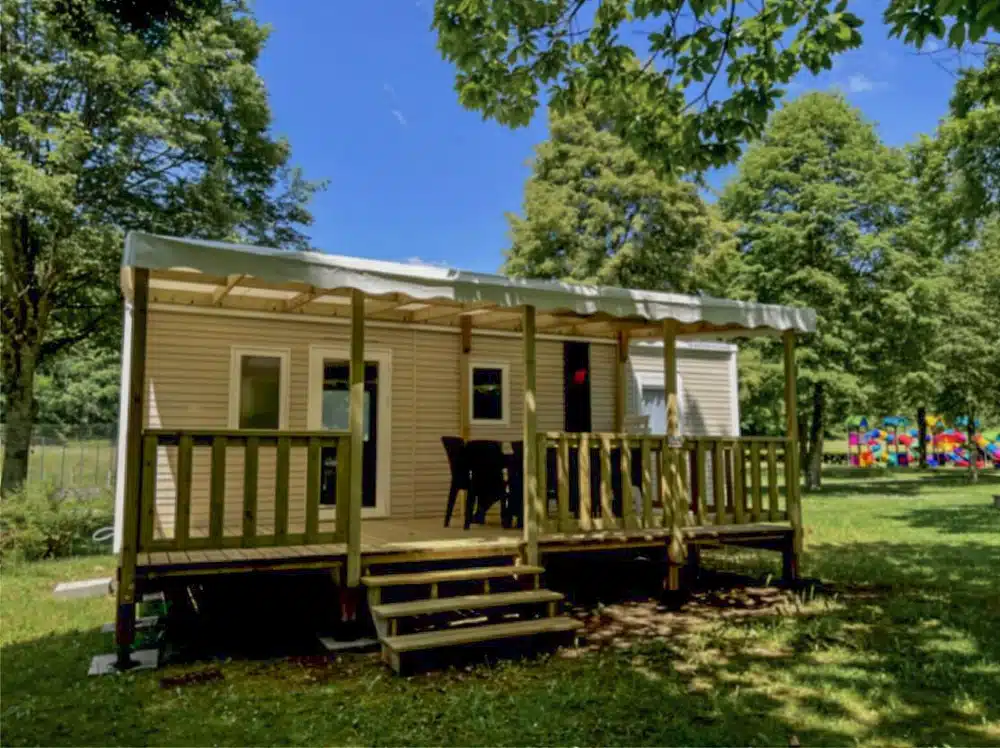 3-BEDROOM SILVER MOBILE HOME (8073)